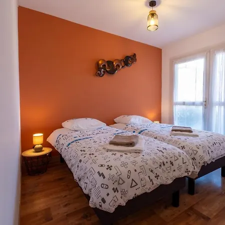 T3 Confort , A Pied, Garage Prive Apartment Dinard